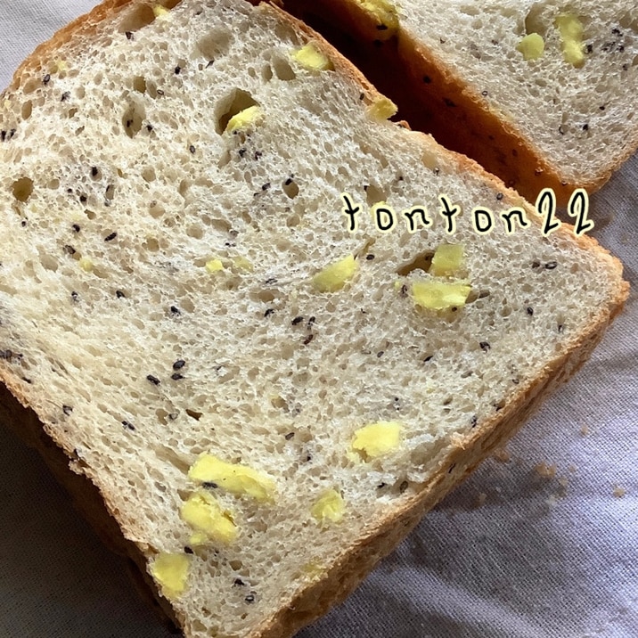 ホームベーカリーでさつまいもと黒ごま食パン☆